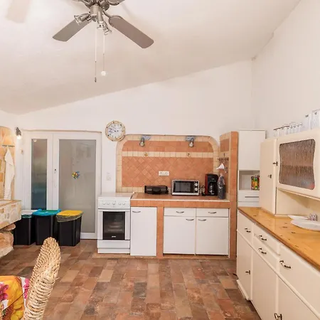 Gorgeous In With House Sea View Holiday home Vodnjan
