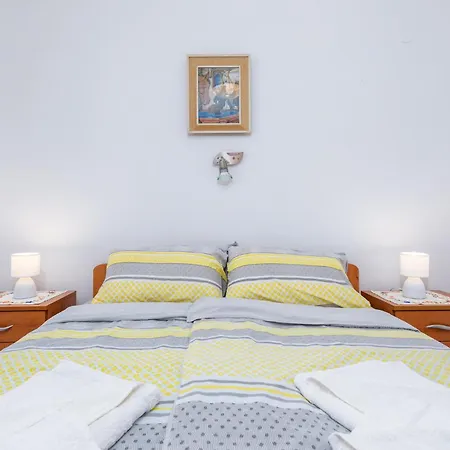 Four-bedroom In Hébergement de vacances Vodnjan