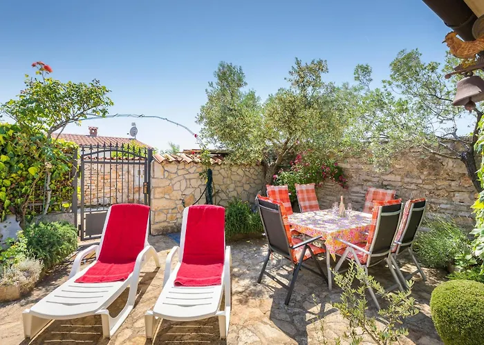 Four-bedroom In Hébergement de vacances Vodnjan