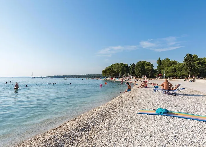 Four-bedroom In Hébergement de vacances Vodnjan