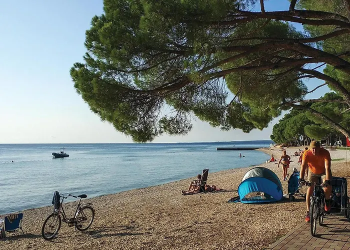 Four-bedroom In Hébergement de vacances Vodnjan
